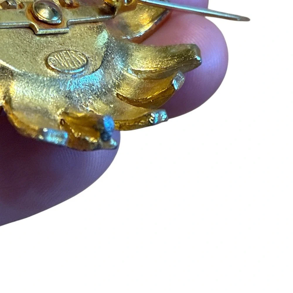 Weiss Enameled Daisy Brooch